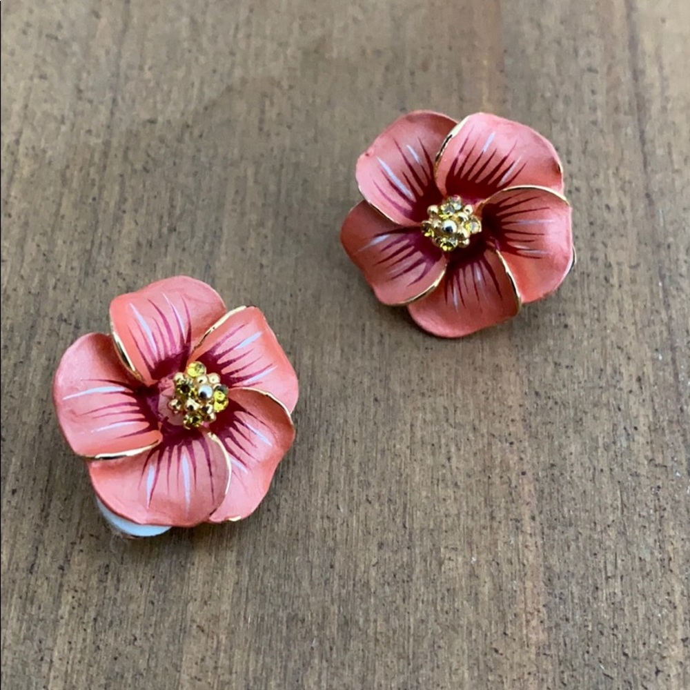 Vintage style clip-on stud earrings.